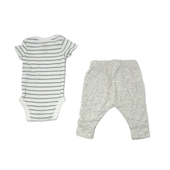 Baby Boy's - 2 Pair‎ of Pants and 4 Body Suits - Size Newborn - Picture 3 of 9